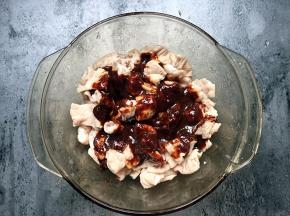 加入粉蒸肉酱拌匀。