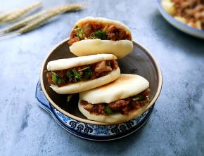 一口气吃两个不过瘾哈哈！