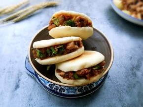 一口气吃两个不过瘾哈哈！