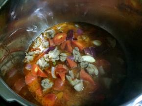 倒入高压锅中上汽后压15分钟。