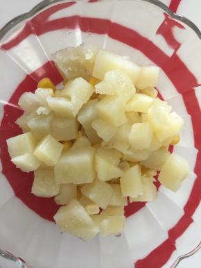 再放入蒸熟了的土豆