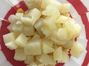 再放入蒸熟了的土豆