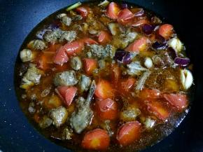 加入适量清水煮开。