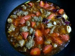 加入适量清水煮开。