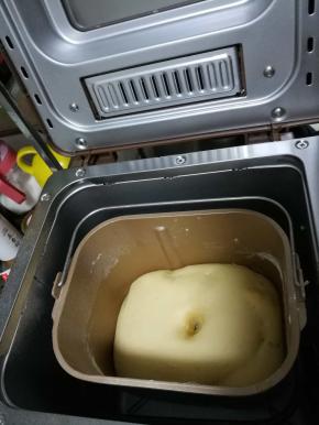 加入黄油，一个操作。发酵一个小时。约发酵至2—3倍大。