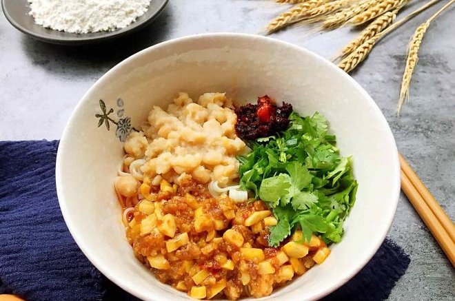 竹笋肉酱干拌面