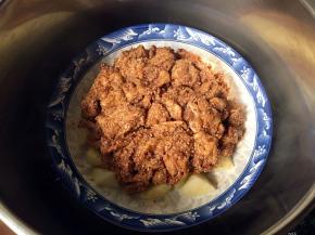 均匀摆上粉蒸肉放入高压锅，上汽后压20分钟即可。