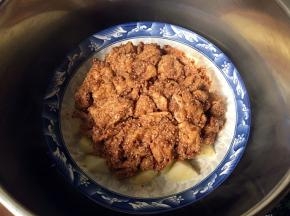 均匀摆上粉蒸肉放入高压锅，上汽后压20分钟即可。