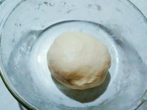 再和成光滑的面团。