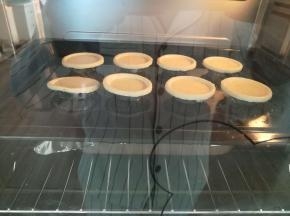 放入预热好的烤箱，中层，180℃，烤25分钟。