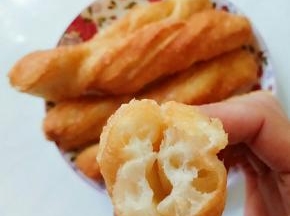 外皮酥，内里松软。