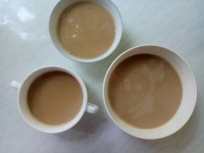 破壁机研磨食材，细腻无渣无需过滤。