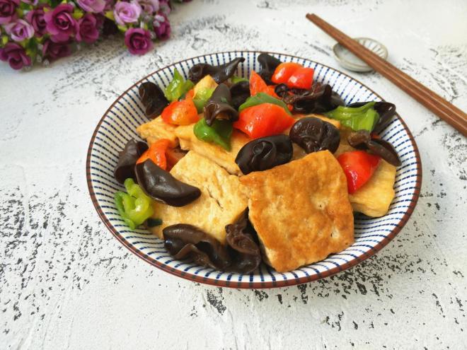 家常木耳炖豆腐