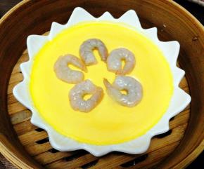 开始摆盘，发挥想像