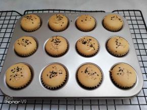 出炉以后放烤网晾凉，然后放入保鲜袋装起来，室温保存。