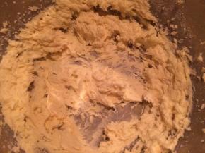 用打蛋器低档，搅打一下，不需要打发