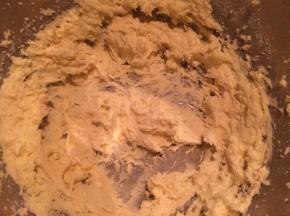 用打蛋器低档，搅打一下，不需要打发