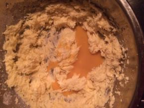 然后加入1大勺鸡蛋液，搅拌均匀。