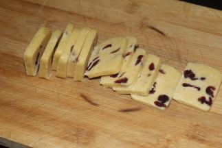 取出切成厚约0.7CM的片