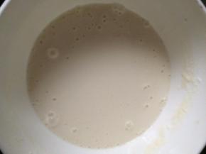 拌成无颗粒面糊