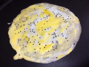 然后撒点芝麻，这样更香