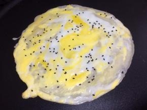 然后撒点芝麻，这样更香