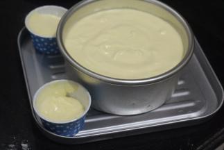 放进预热好的烤箱，145度，约35分钟左右即可。