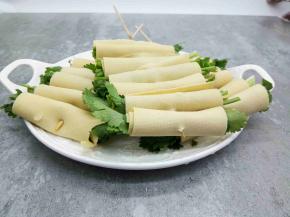 再用牙签串起来，