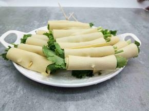 再用牙签串起来，