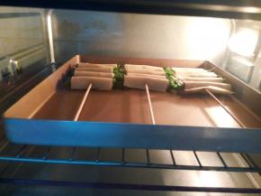 烤箱200度预热，中层，上下火200度烤12分钟