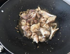 差不多淹没鸡块为准