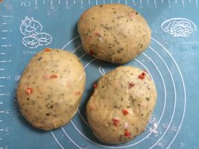 将面团分成三个等份