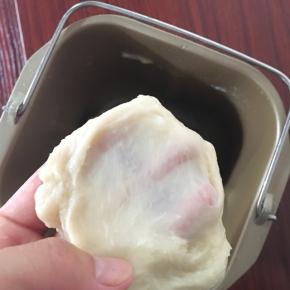 油皮揉至出薄膜即可盖上保鲜膜静止15分钟