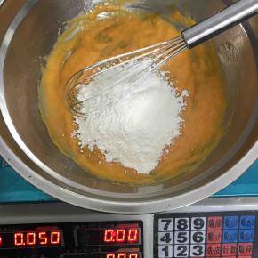 加入低粉拌匀。