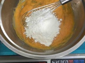 加入低粉拌匀。