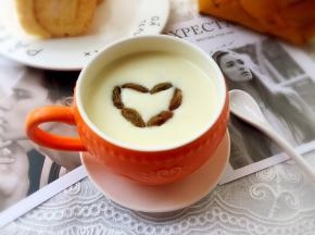 既有苹果的香甜，又有酸奶的酸香，还有葡萄干的嚼劲，非常好吃！