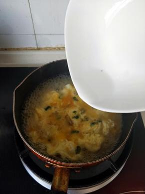 再加入调好的水淀粉