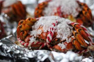 又肥又鲜美的螃蟹烤好啦！