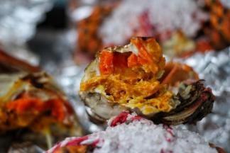 吃之前轻敲去盐粒，不需要再加其他调料了！