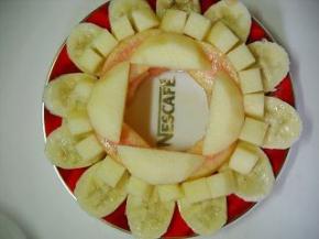 再摆上苹果块。