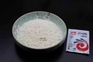 准备食材：糯米、甜酒曲；PS：酒曲有甜和苦之分，根据个人口感购买