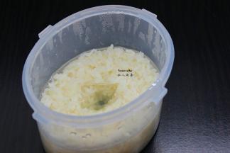 这是酿好的酒，酒酿很多，清香可口。PS：如果没有酒酿出来，就还不能喝。