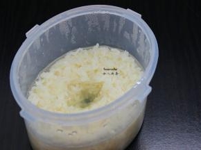 这是酿好的酒，酒酿很多，清香可口。PS：如果没有酒酿出来，就还不能喝。