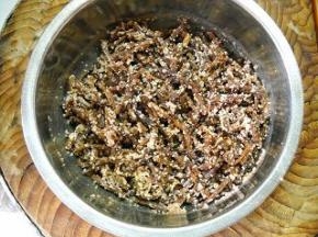 拌好调匀，腌制10分钟入味。