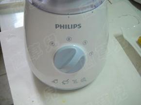 接通电源，根据需要定好时间，搅拌成枸杞花生奶。