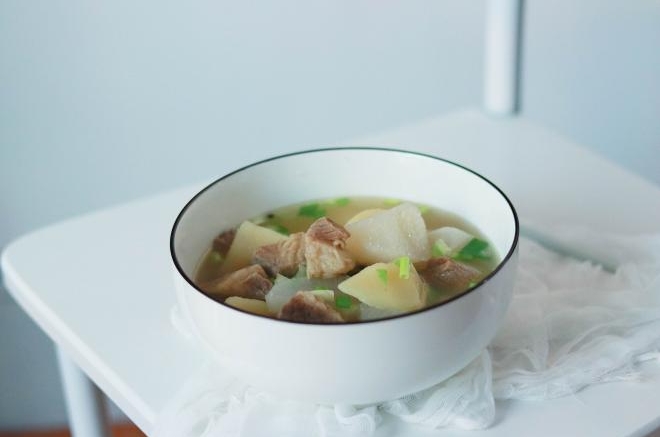 清炖萝卜牛腩汤