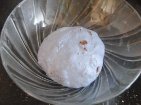 滚圆放进干净的大盆，烤箱内发酵