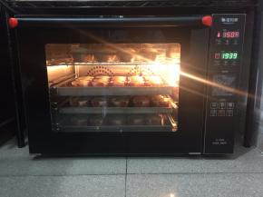 送进烤炉中调至150度25分钟