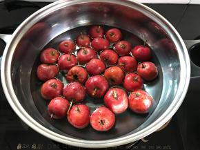 放在锅中煮10分钟。