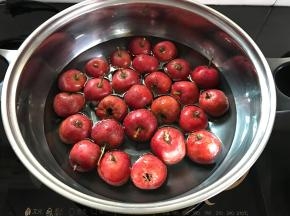 放在锅中煮10分钟。